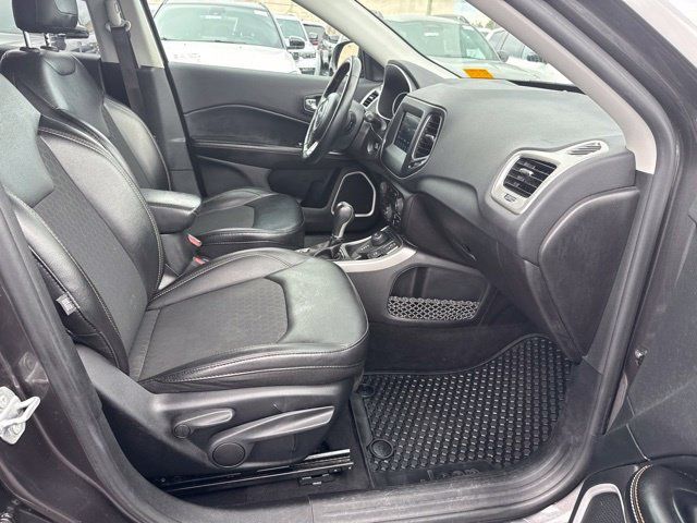 Used 2019 Jeep Compass Latitude w/ Cold Weather Group AWD/4WD image 28