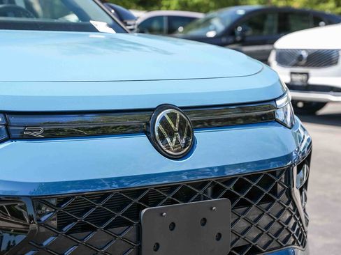 Used 2025 Volkswagen Tiguan SE R-Line AWD/4WD image 5