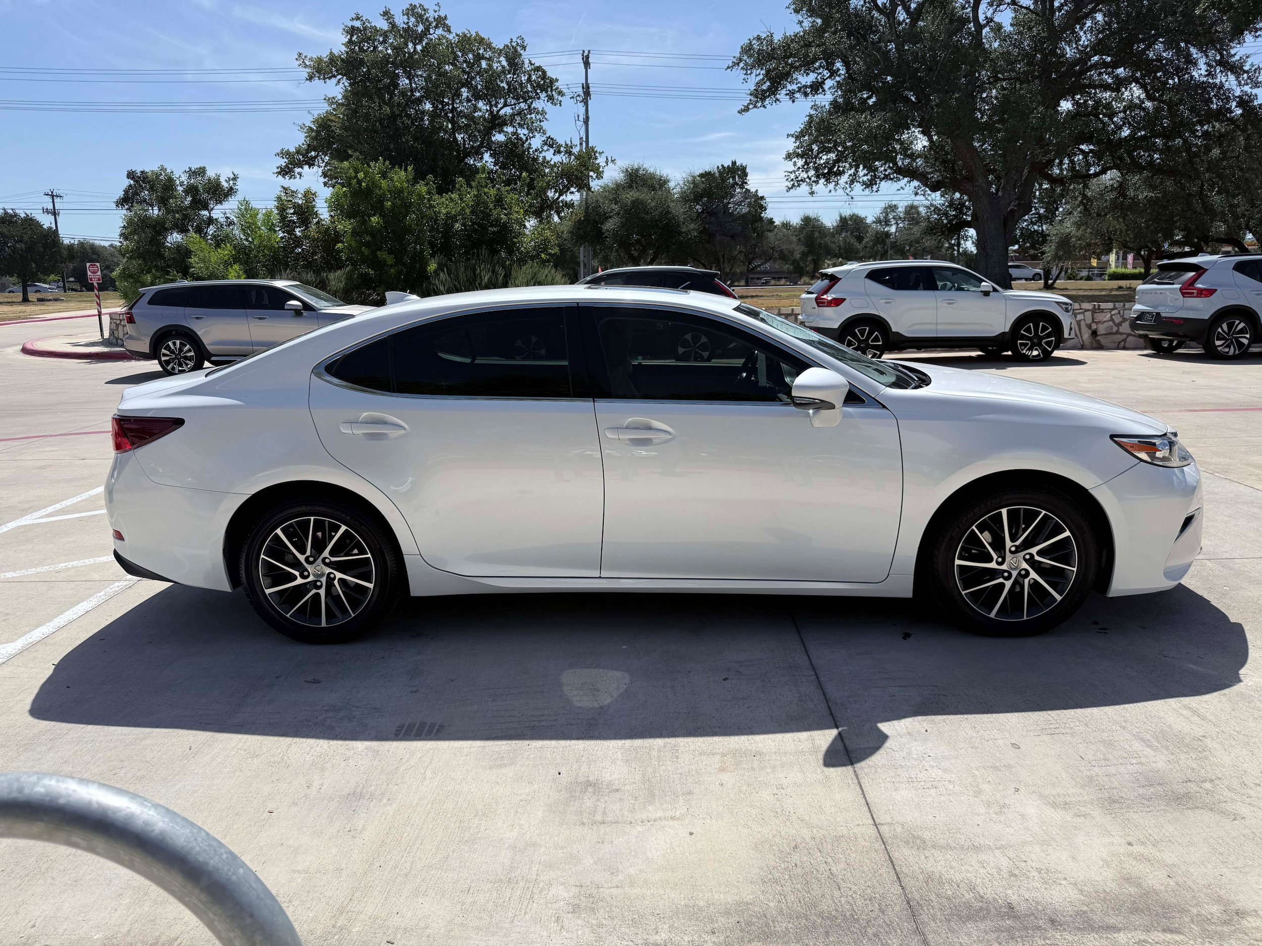 Used 2016 Lexus ES 350 w/ Luxury Package w/Wood Trim FWD image 7