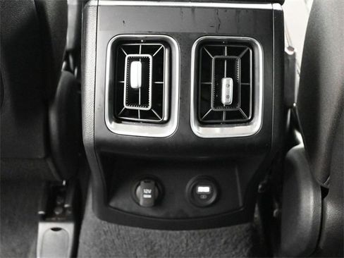 Used 2023 Kia Sorento LX image 12