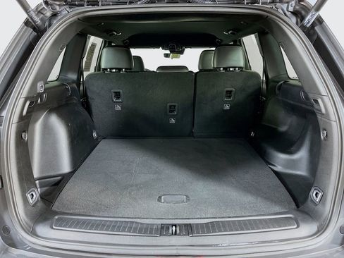 Used 2025 Jeep Grand Cherokee Limited w/ Black Appearance Package image 10