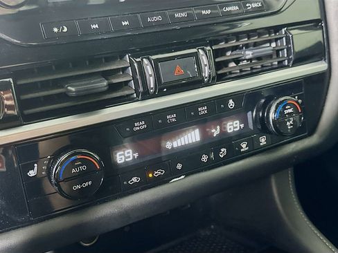 Used 2024 Nissan Pathfinder SL image 27