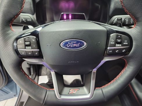 Used 2025 Ford Explorer ST image 4