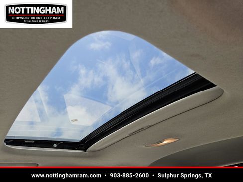 Used 2025 Hyundai Venue SEL image 28