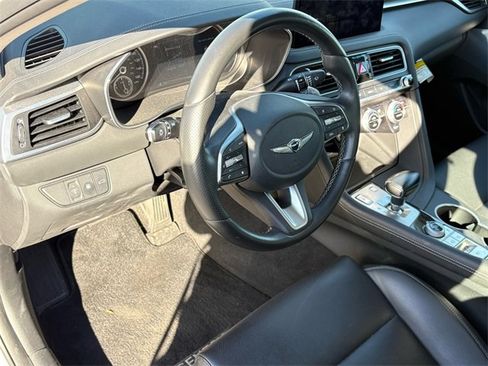 Used 2022 Genesis G70 2.0T image 18
