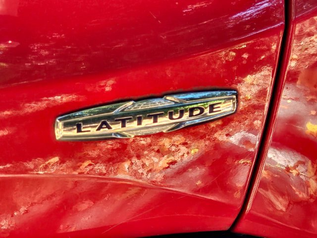 Used 2018 Jeep Renegade Latitude FWD image 11