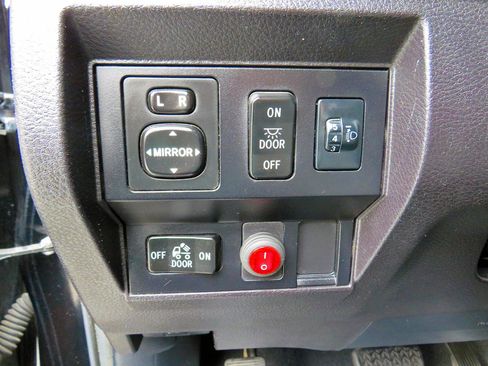 Used 2015 Toyota Tundra SR5 w/ SR5 Upgrade Package image 26