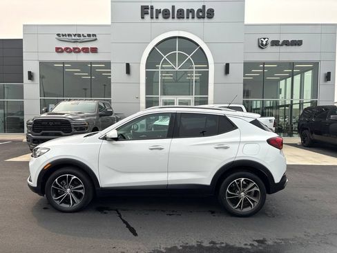 Used 2020 Buick Encore GX Essence FWD image 2