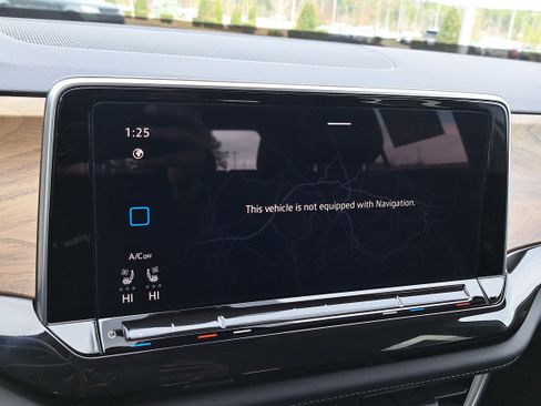 Certified 2025 Volkswagen Atlas SE image 23