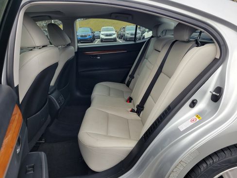 Used 2013 Lexus ES 300h image 34