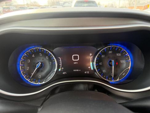 Used 2020 Chrysler Pacifica Touring-L w/ Advanced Safetytec Group image 24