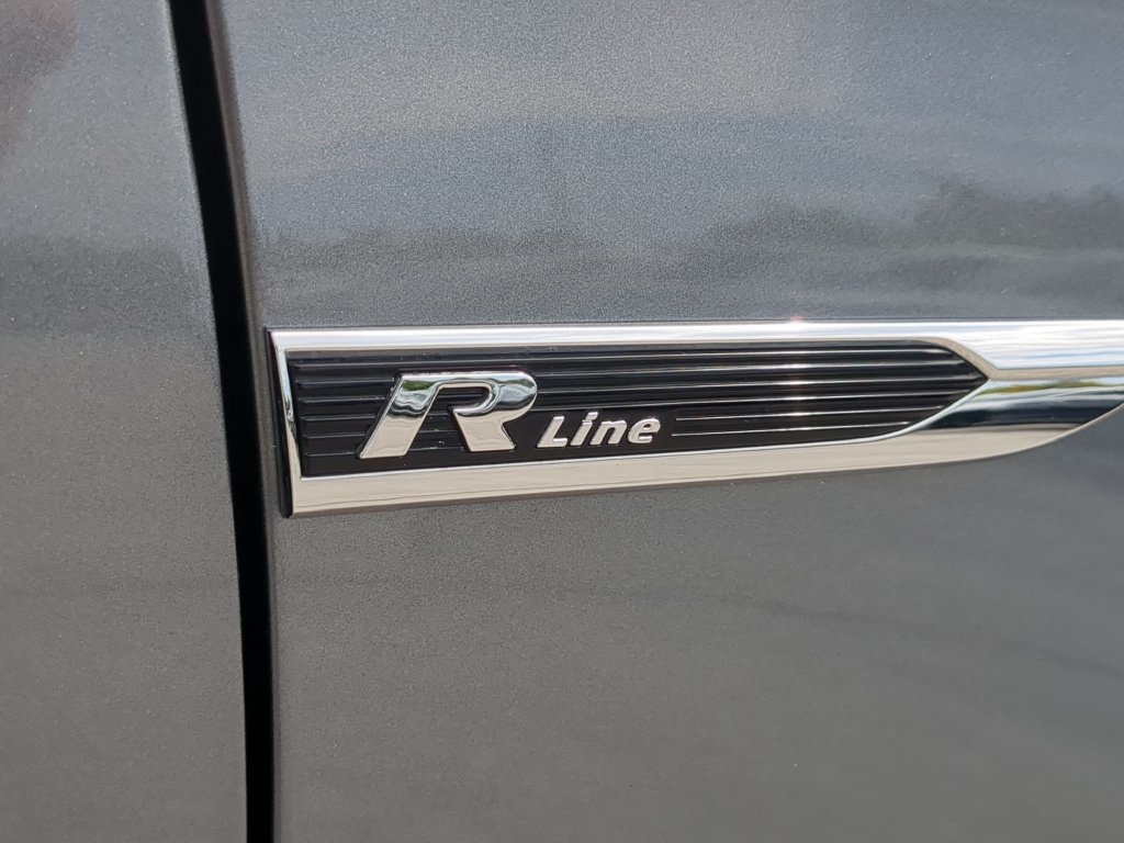 Used 2018 Volkswagen Passat 2.0T R-Line w/ R-Line Lighting Package FWD image 11