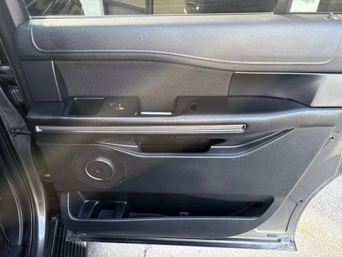 Used 2019 Ford Expedition Max XLT AWD/4WD image 18