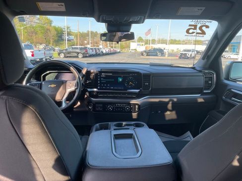 Used 2025 Chevrolet Silverado 1500 LT image 24