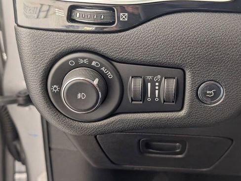 Used 2020 Jeep Cherokee Latitude Plus image 14