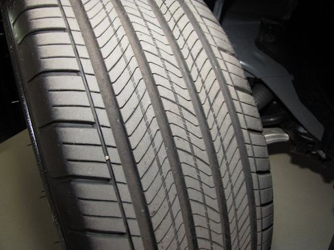 Certified 2025 Honda Pilot Touring image 27