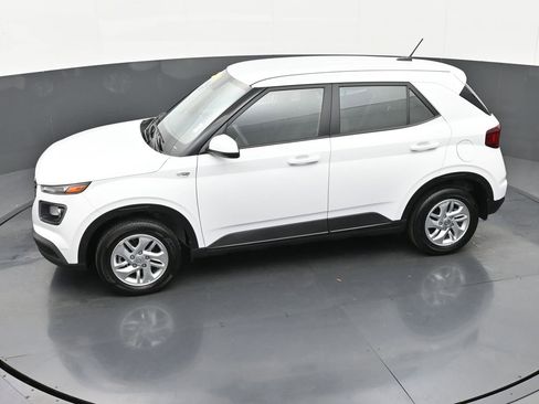 Certified 2025 Hyundai Venue SE image 29