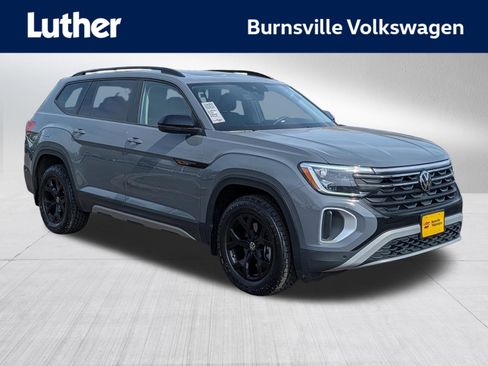 Certified 2025 Volkswagen Atlas Peak Edition SE AWD/4WD image 1