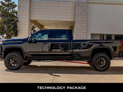 Used 2024 Chevrolet Silverado 3500 High Country w/ Technology Package image 6
