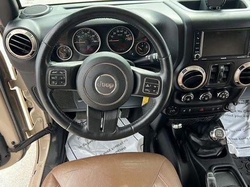 Used 2016 Jeep Wrangler Unlimited Sahara AWD/4WD image 14