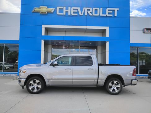 Used 2022 RAM 1500 Laramie AWD/4WD image 8