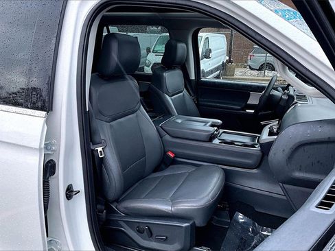 Certified 2025 Ford Expedition Active image 7