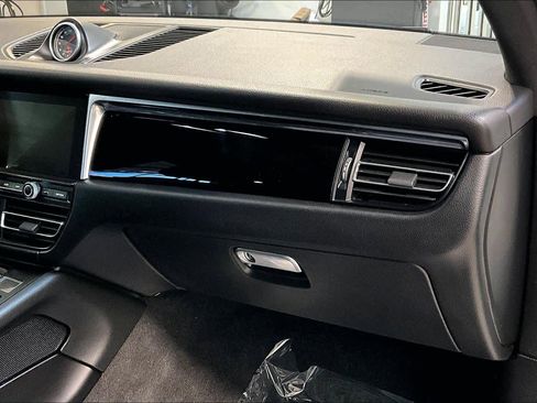 Used 2021 Porsche Macan S image 18