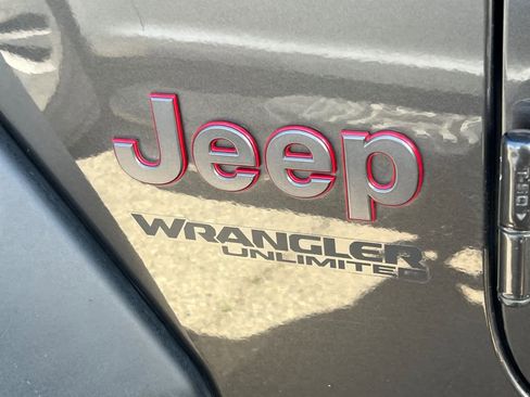 Used 2018 Jeep Wrangler Unlimited Rubicon image 19