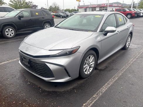 Used 2025 Toyota Camry LE image 4