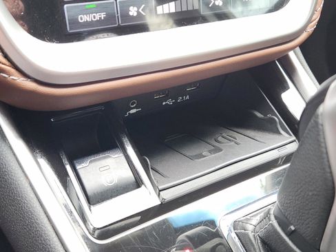Used 2020 Subaru Outback Touring AWD/4WD image 14