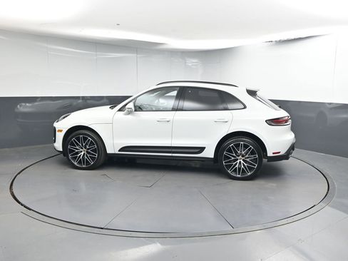Used 2026 Porsche Macan image 2