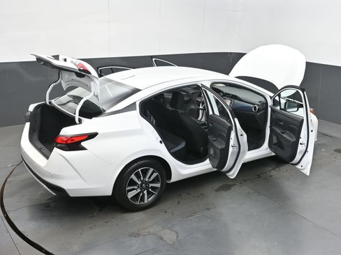 Used 2025 Nissan Versa SV image 49