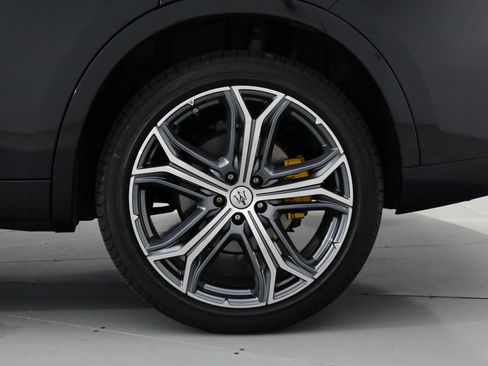 Certified 2023 Maserati Levante GT image 24