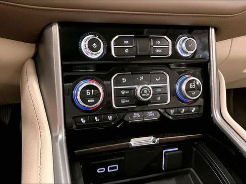 Used 2024 GMC Yukon Denali w/ Advanced Technology Package image 32
