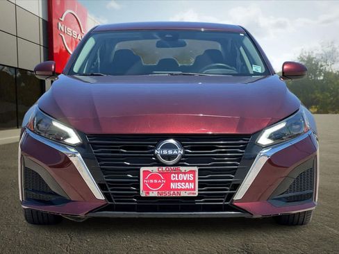 Used 2023 Nissan Altima 2.5 SV FWD image 11