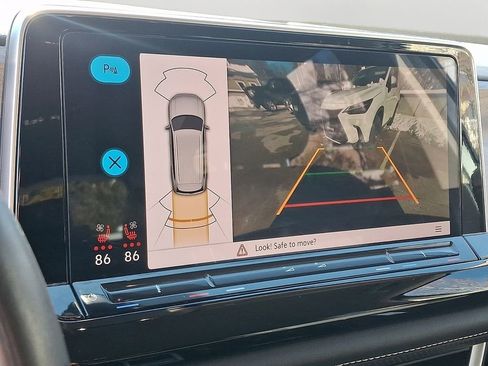 Used 2024 Volkswagen Atlas SE image 19