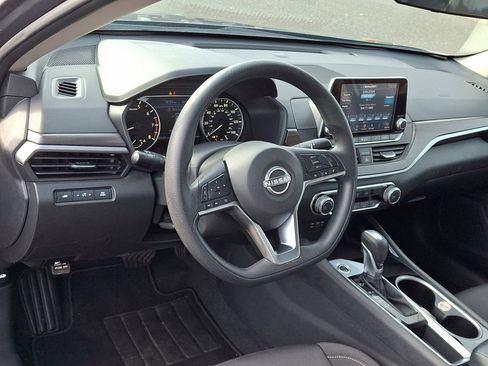 Used 2024 Nissan Altima 2.5 SV image 25