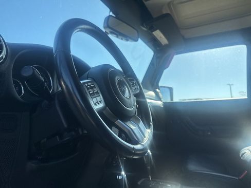 Used 2015 Jeep Wrangler Rubicon image 34