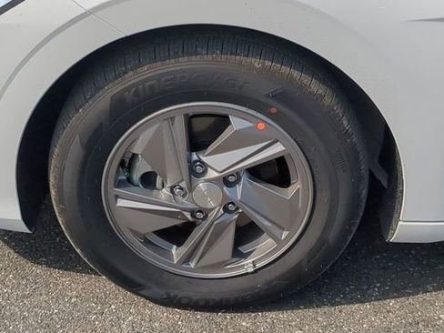 New 2026 Hyundai Elantra SE image 11