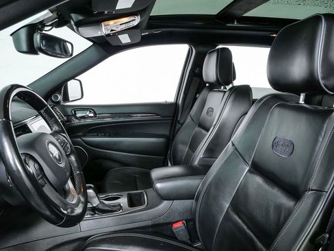 Used 2020 Jeep Grand Cherokee Overland RWD image 3