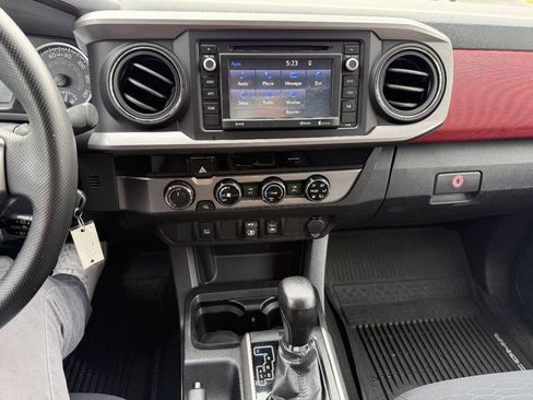 Used 2018 Toyota Tacoma SR5 AWD/4WD image 18