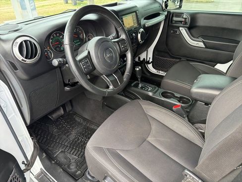 Used 2017 Jeep Wrangler Unlimited Sahara w/ Dual Top Group image 33