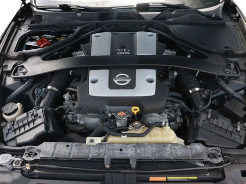 Used 2014 Nissan 370Z Coupe RWD image 39