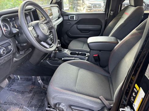 Used 2025 Jeep Wrangler Unlimited Rubicon image 27