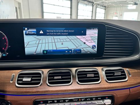 Used 2026 Mercedes-Benz GLS 450 4MATIC image 9