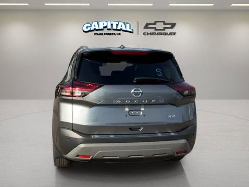 Used 2021 Nissan Rogue SV w/ Premium Package image 4