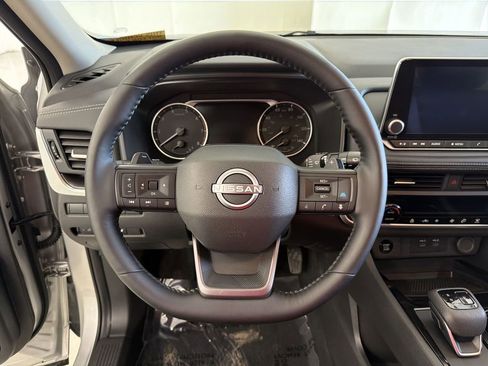 Certified 2025 Nissan Rogue SV w/ SV Premium Package image 31