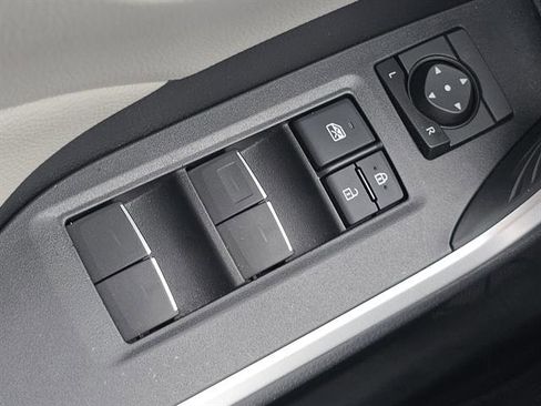 Used 2022 Toyota RAV4 XLE Premium image 14