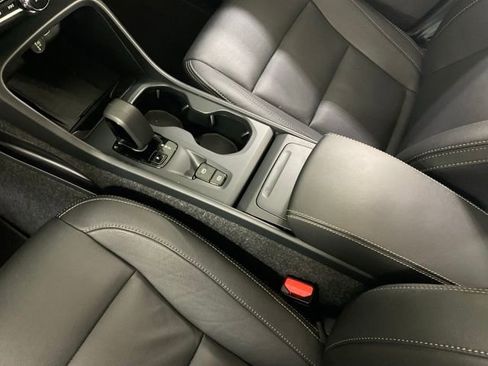 Certified 2025 Volvo XC40 B5 Core AWD/4WD image 17