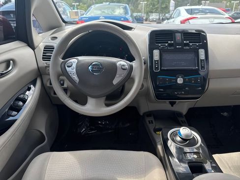 Used 2012 Nissan Leaf SV image 32